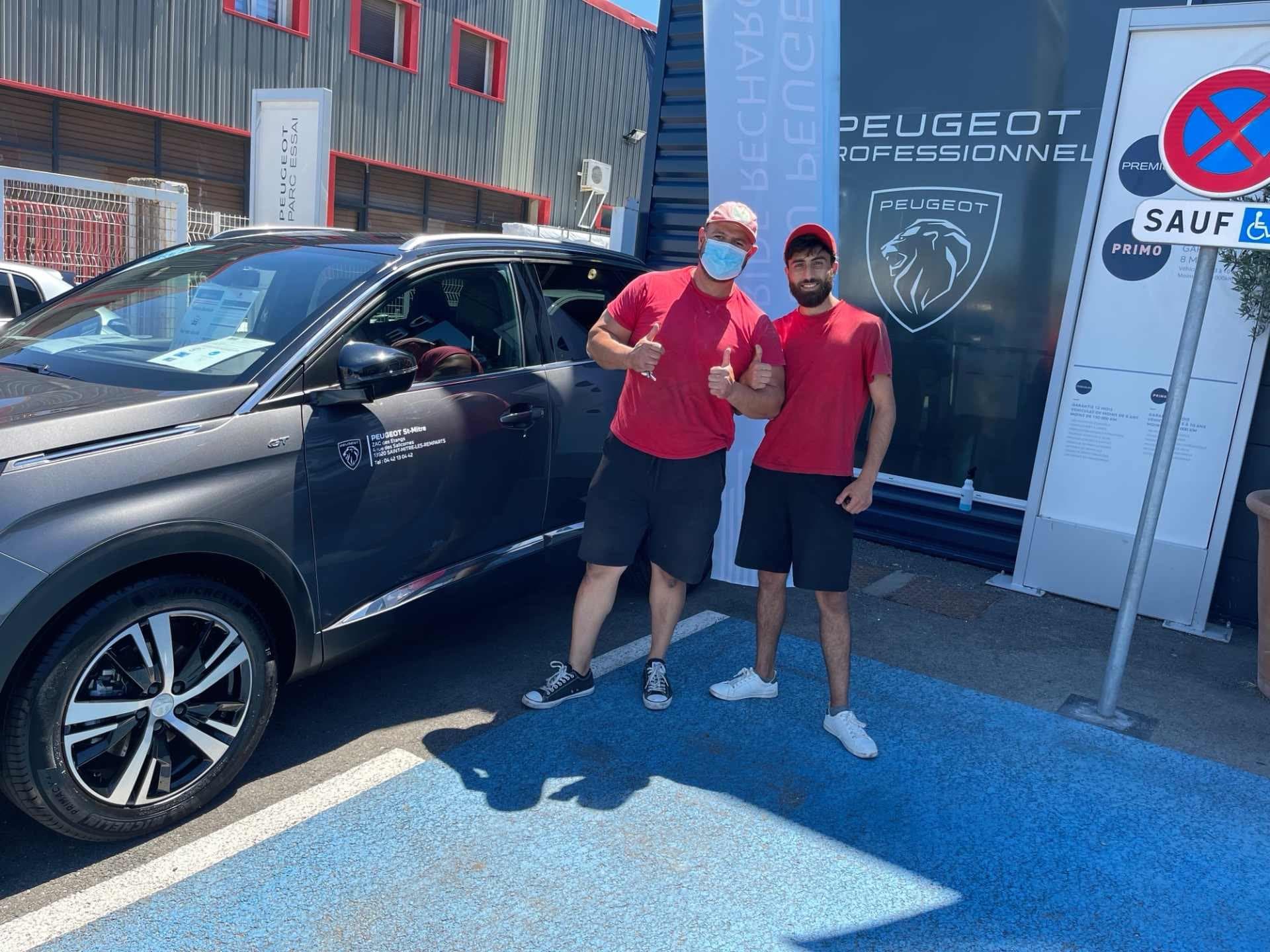 L'équipe AUTO CLEAN FM en concession Peugeot